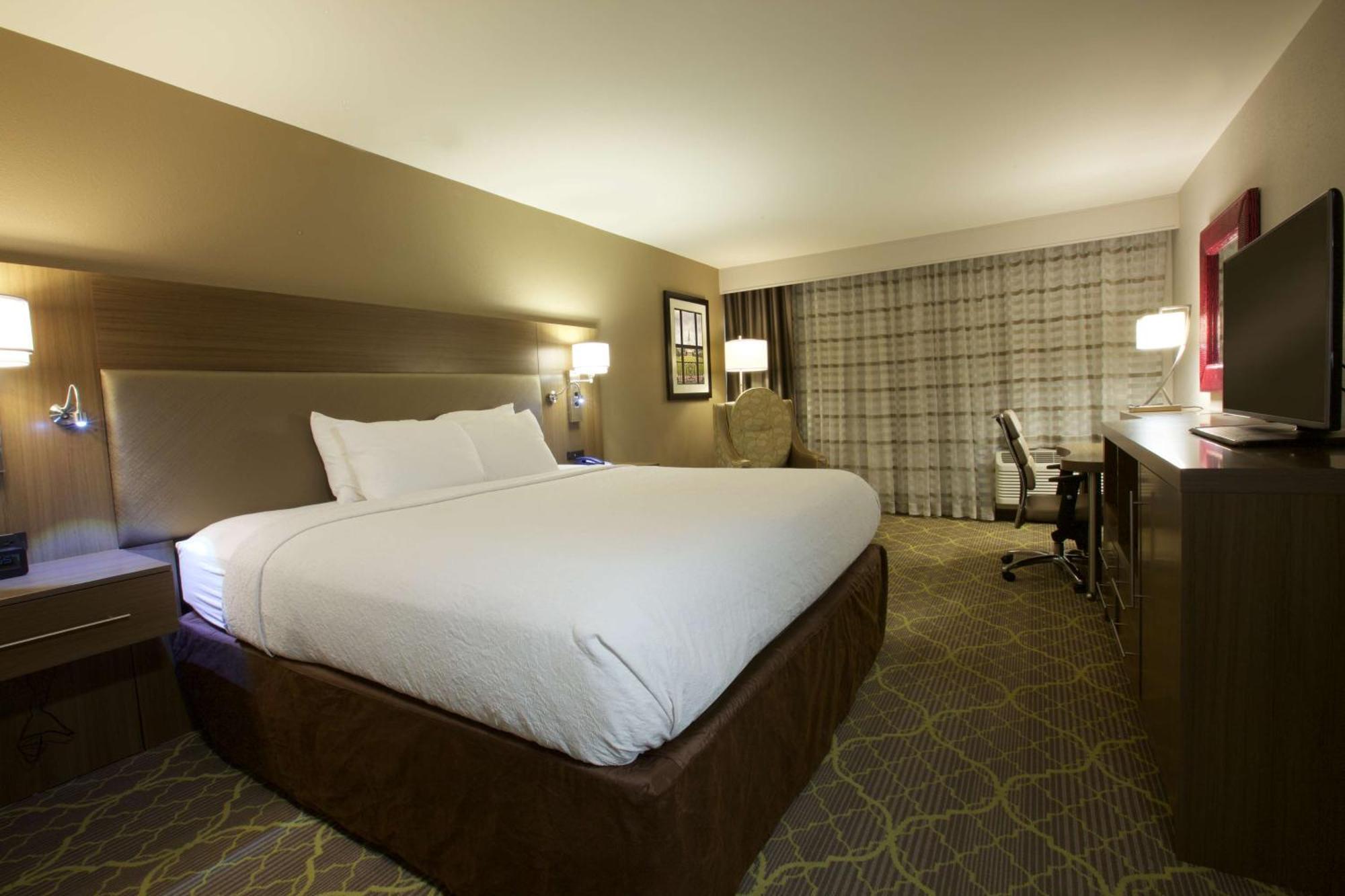 Doubletree By Hilton Winston Salem - University, Nc Exterior foto