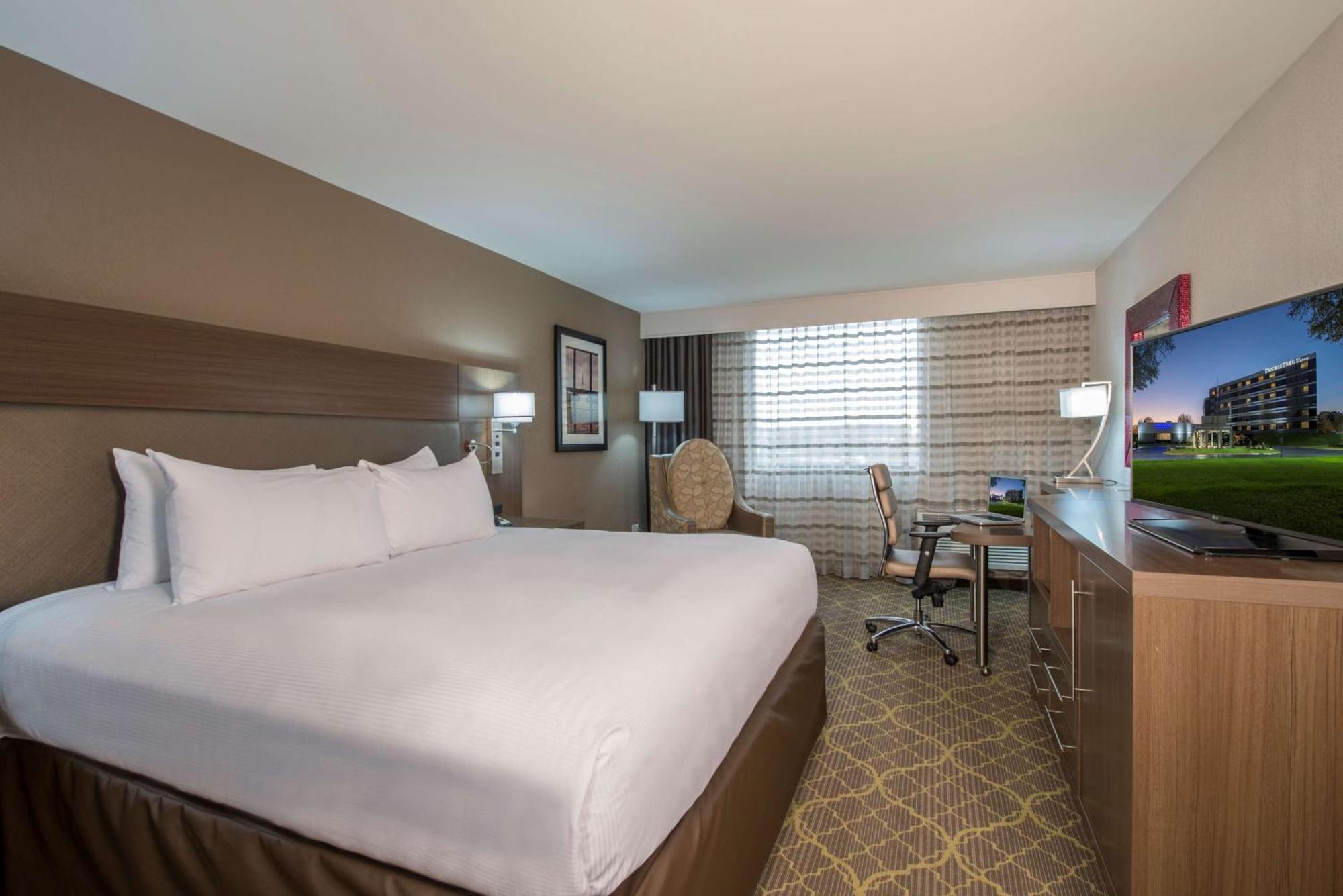 Doubletree By Hilton Winston Salem - University, Nc Exterior foto
