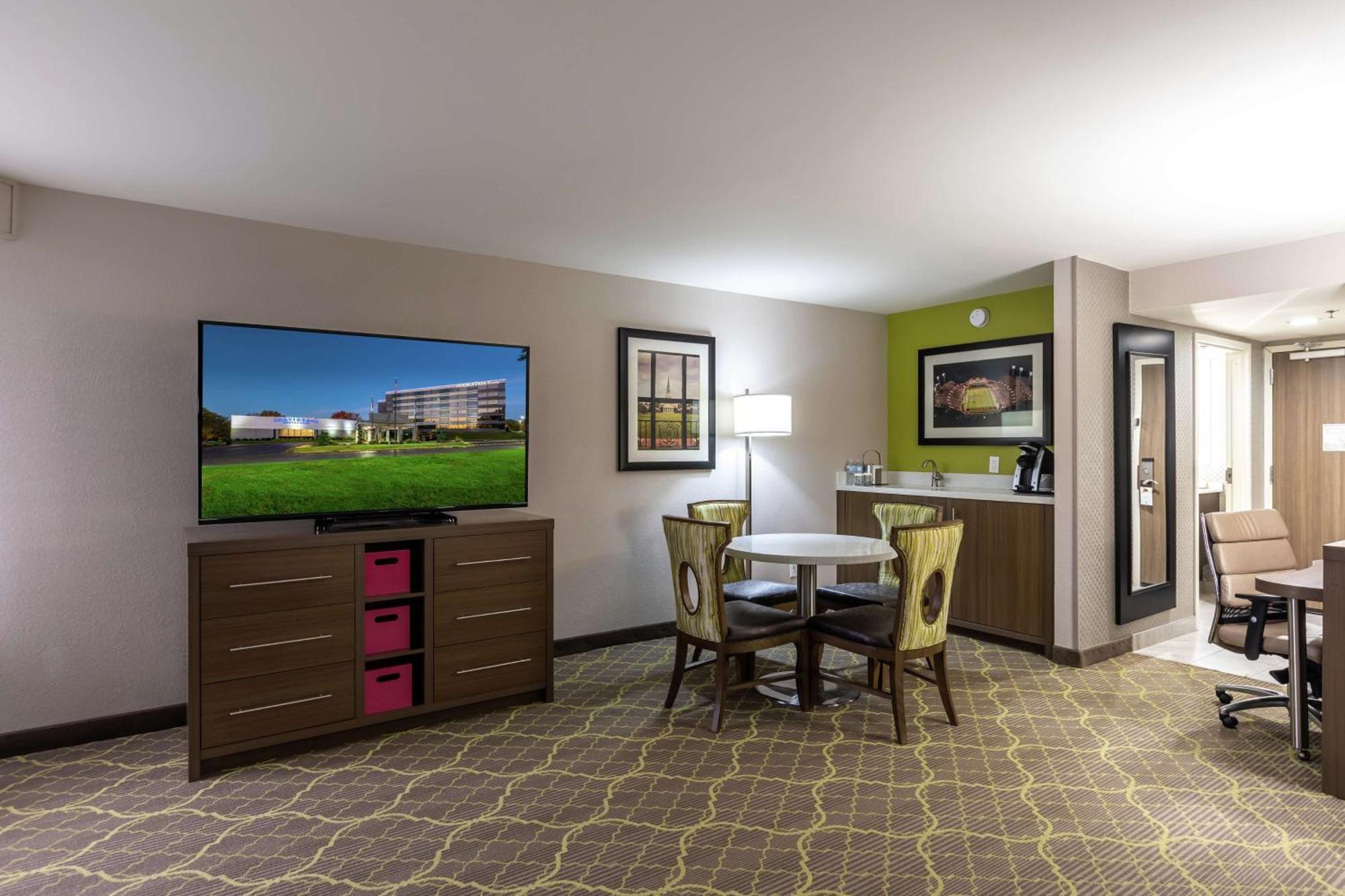 Doubletree By Hilton Winston Salem - University, Nc Exterior foto