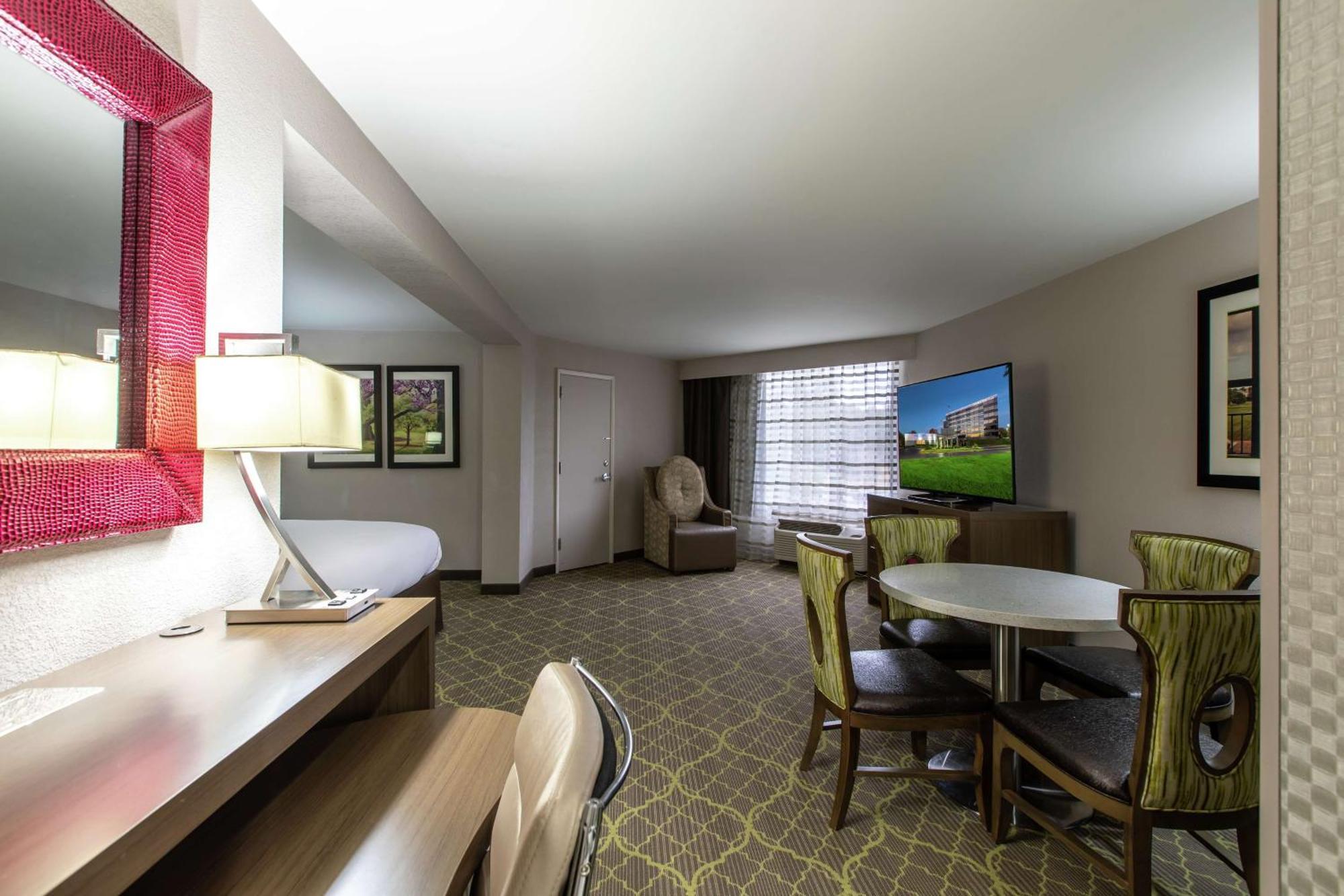Doubletree By Hilton Winston Salem - University, Nc Exterior foto