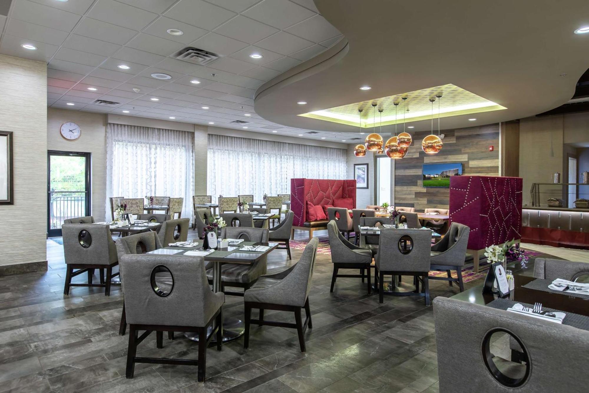 Doubletree By Hilton Winston Salem - University, Nc Exterior foto