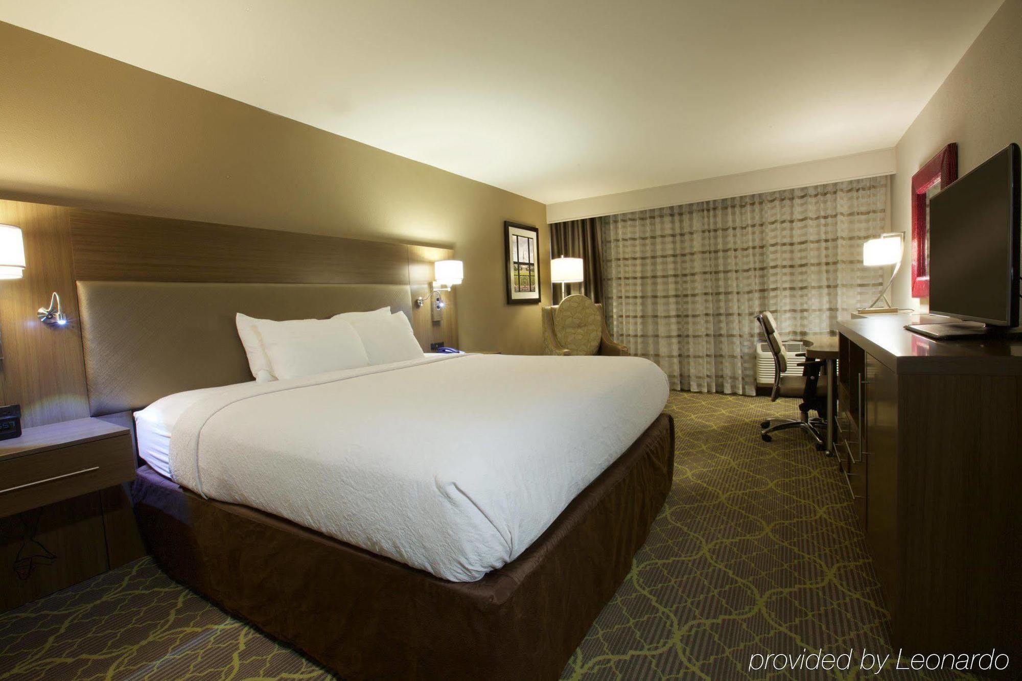 Doubletree By Hilton Winston Salem - University, Nc Exterior foto